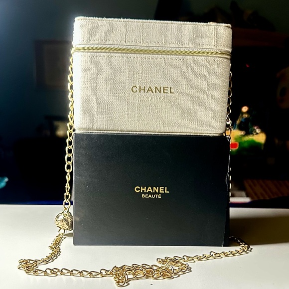 CHANEL Beaute’ Cosmetic Bag Vanity Case with Add on Gold Chain Strap GWP NWB - Picture 8 of 9
